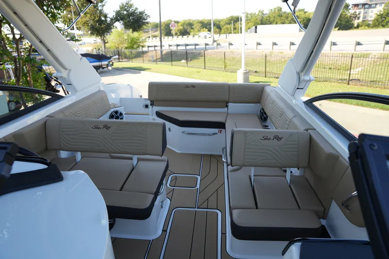 Slide: The Image of Sea Ray SDX 270 Surf 2026 - 33