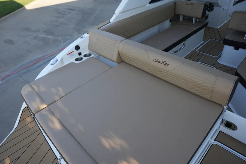 Slide: The Image of Sea Ray SDX 270 Surf 2026 - 7