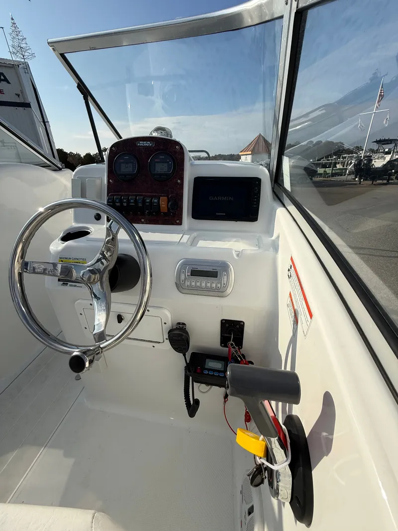 Slide: The Image of Sea Hunt Escape 207 LE 2011 - 14