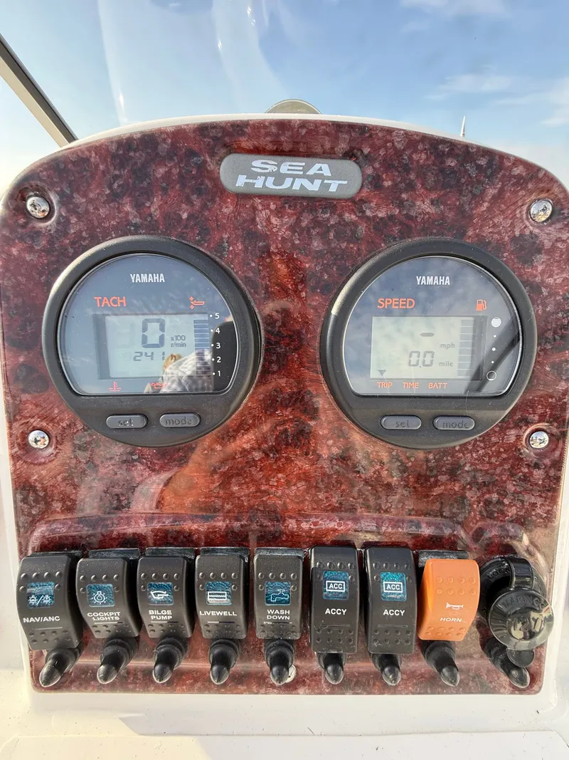 Slide: The Image of Sea Hunt Escape 207 LE 2011 - 5