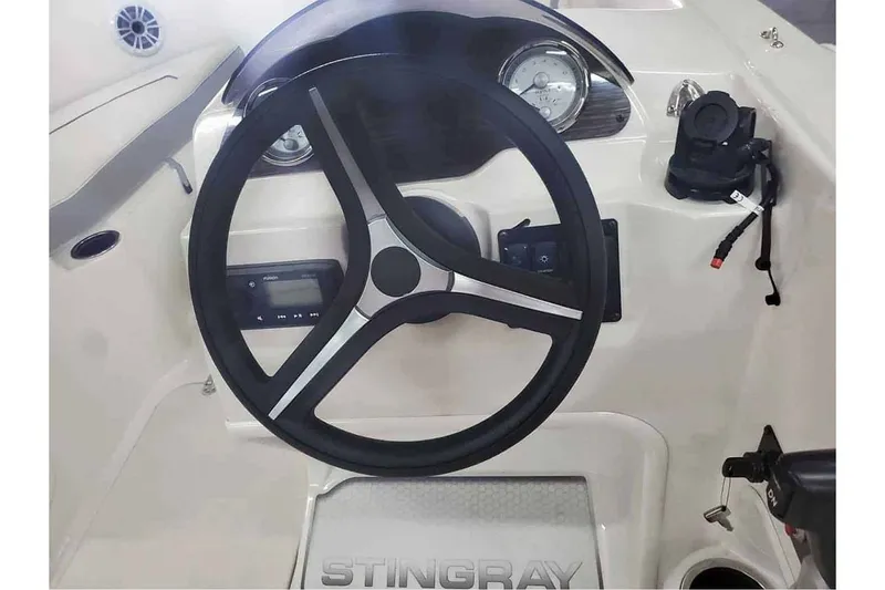 Slide: The Image of Stingray 172 SC 2024 - 20