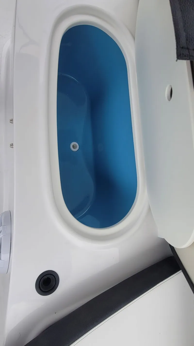 Slide: The Image of Stingray 212 SC 2025 - 21