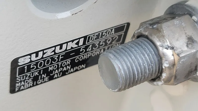 Slide: The Image of Stingray 212 SC 2025 - 25