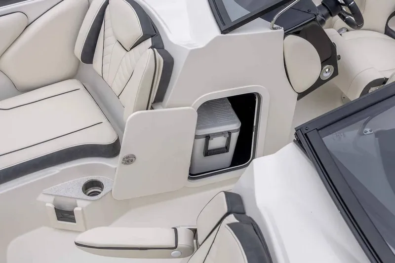 Slide: The Image of Stingray 23 OSX 2024 - 6