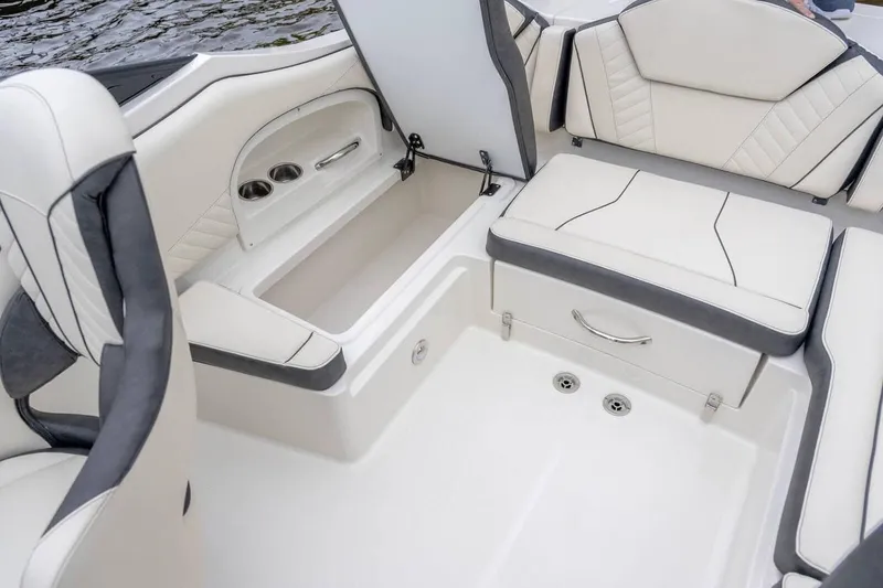 Slide: The Image of Stingray 23 OSX 2024 - 9