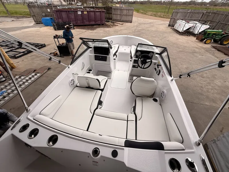 Slide: The Image of Stingray 172 DC 2025 - 19