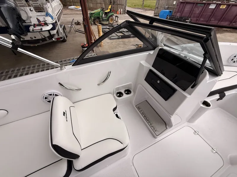 Slide: The Image of Stingray 172 DC 2025 - 23