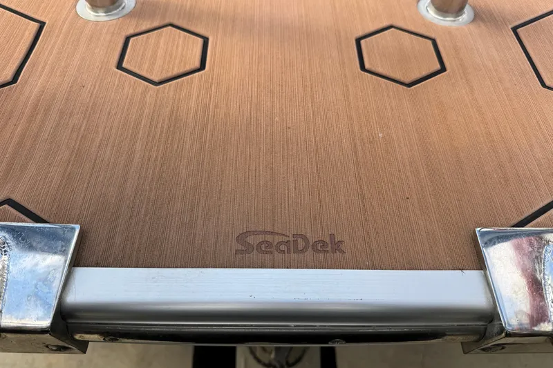 Slide: The Image of SeaDek flooring on 2022 South Bay 25 Sport RS9-DC boat, featuring hexagonal patterns. - 8