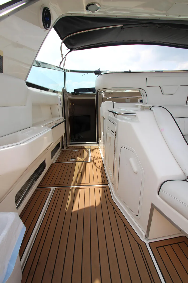 Slide: The Image of 1998 Sea Ray 500 Sundancer yacht interior with teak flooring and white seating. - 21