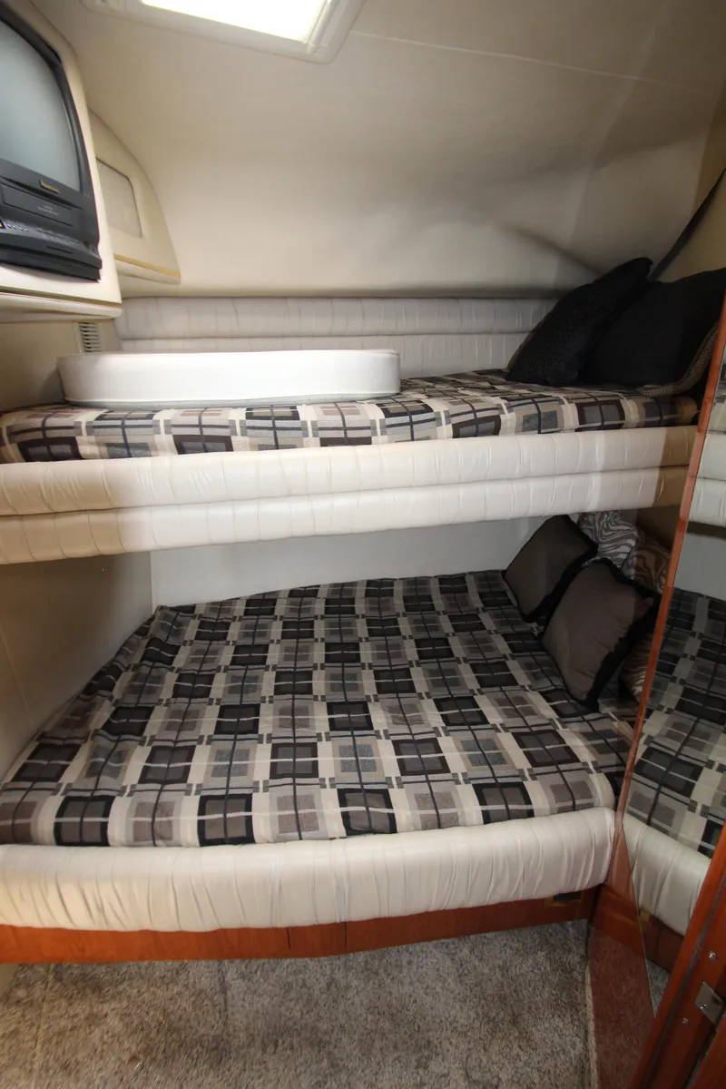 Slide: The Image of 1998 Sea Ray 500 Sundancer cabin with bunk beds and TV. - 47