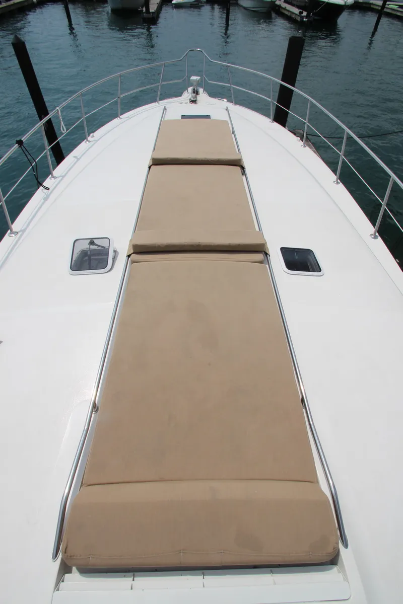 Slide: The Image of 1998 Sea Ray 500 Sundancer yacht with sun pads on the bow deck. - 6