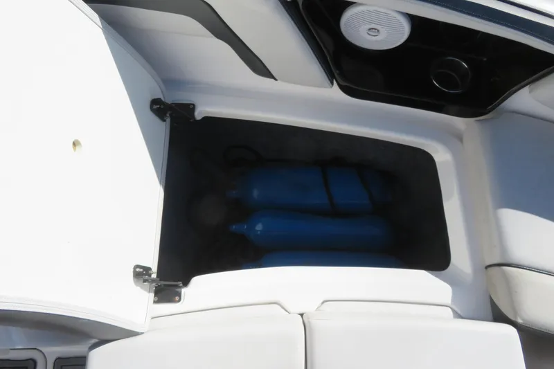 Slide: The Image of Control panel of 2017 Yamaha Boats AR240 with media and cruise options. - 43