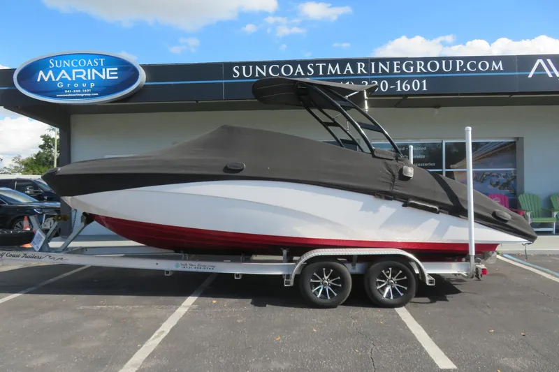 Slide: The Image of 2017 Yamaha Boats AR240 on trailer at Suncoast Marine Group dealership. - 64