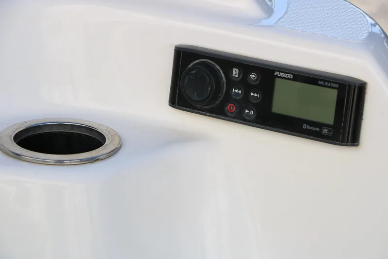 Slide: The Image of Control panel on 2018 Yamaha Boats 242X E-Series with Fusion MS-RA70N stereo system. - 55