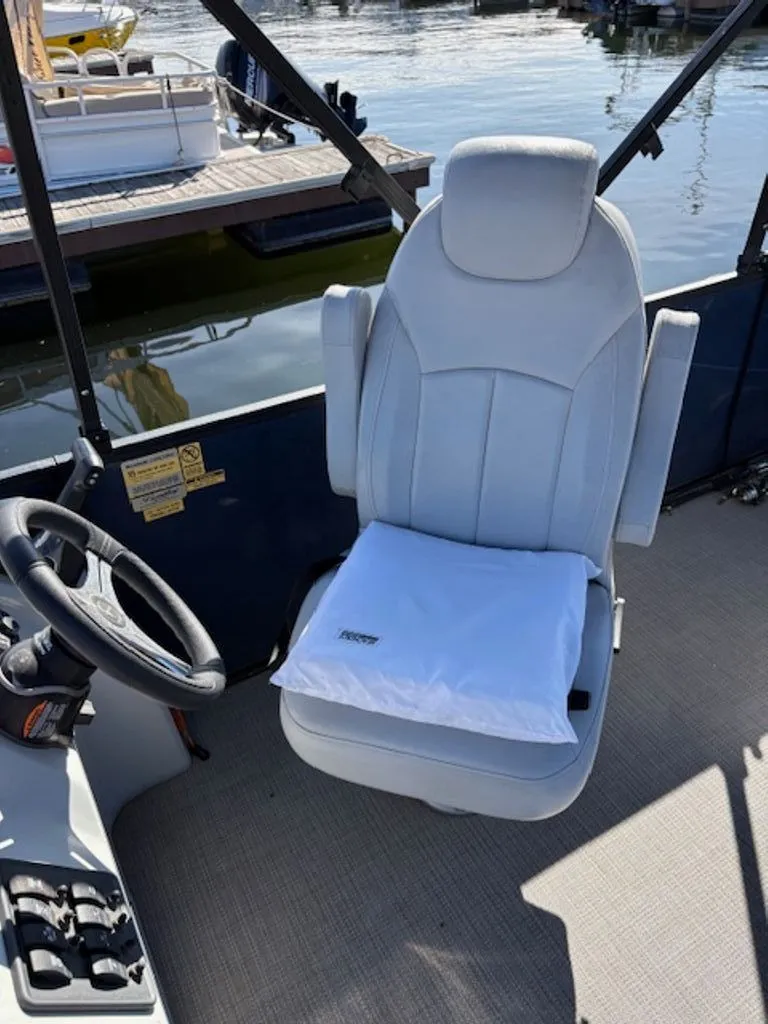 Slide: The Image of Bentley Pontoons 223 Fish-N-Cruise 2022 - 6