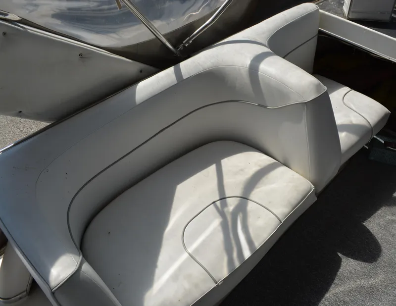 Slide: The Image of Seating area of 1990 Bayliner 3888 Motoryacht. - 19