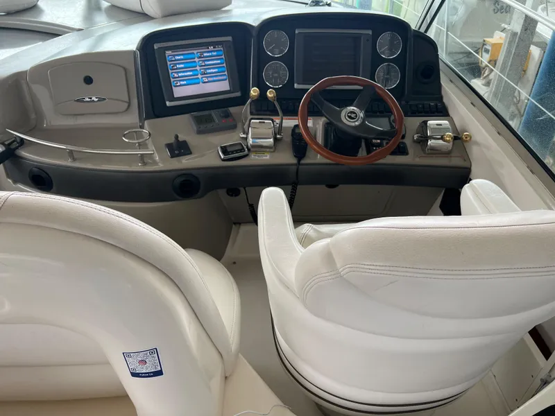 Slide: The Image of Helm of 2007 Sea Ray 44 Sundancer with modern navigation equipment and white leather seats. - 21