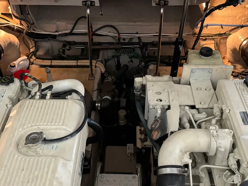 Slide: The Image of Engine room of a 2007 Sea Ray 44 Sundancer yacht. - 34