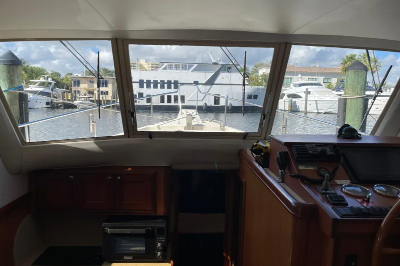 Slide: The Image of VHF radio and controls on 2008 Mainship 34 Trawler Hardtop dashboard. - 33