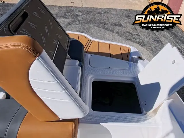 Slide: The Image of Chaparral 21 SSi 2026 - 12