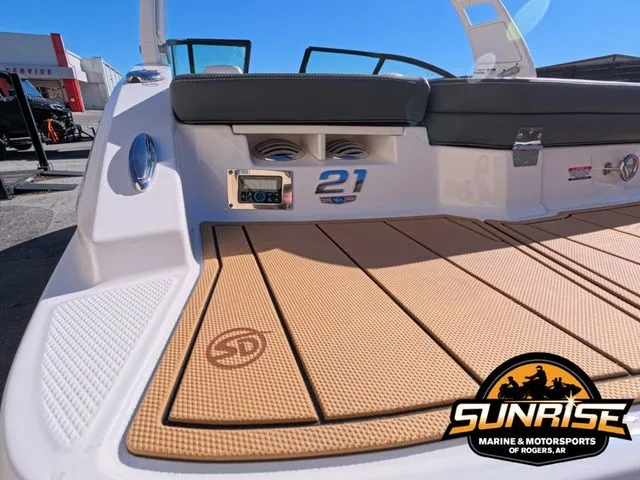 Slide: The Image of Chaparral 21 SSi 2026 - 25