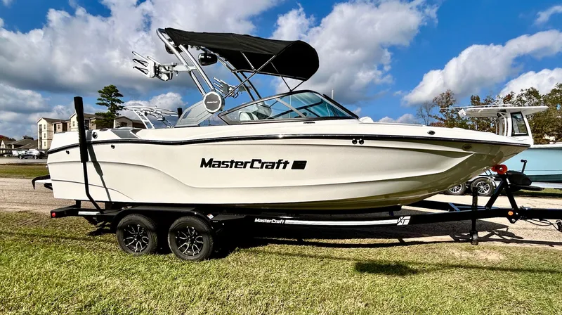 The Image of MasterCraft XT23 2026 - 1