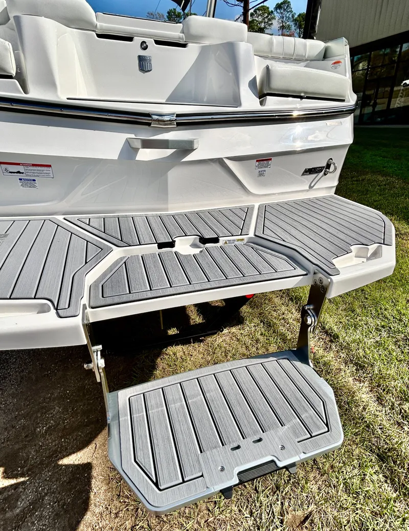 Slide: The Image of MasterCraft XT23 2026 - 11