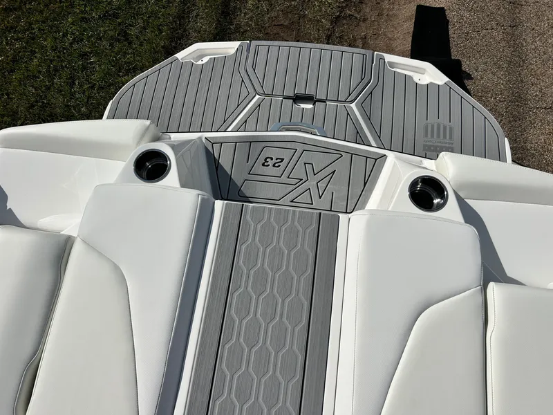 Slide: The Image of MasterCraft XT23 2026 - 15