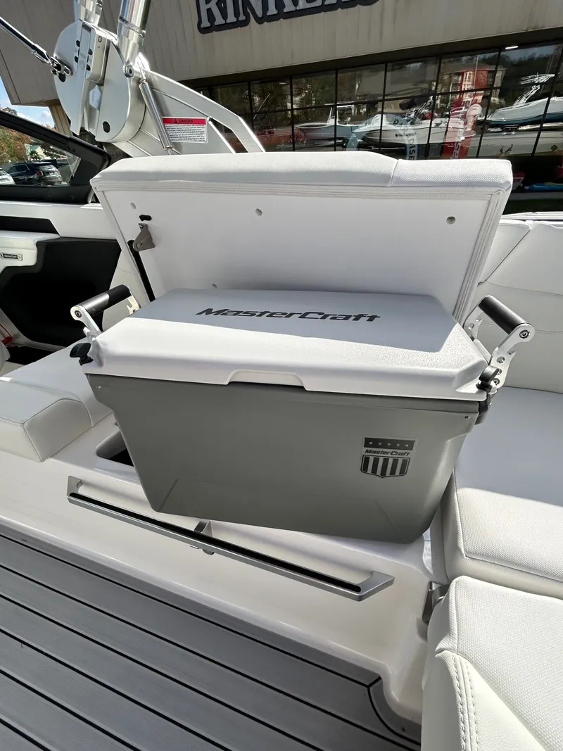 Slide: The Image of MasterCraft XT23 2026 - 23