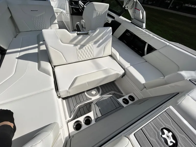 Slide: The Image of MasterCraft XT23 2026 - 30