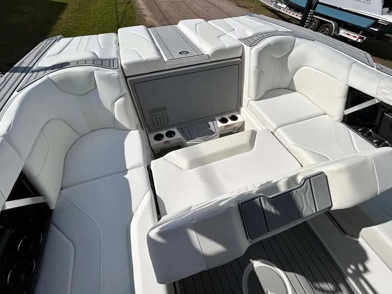 Slide: The Image of MasterCraft XT23 2026 - 31