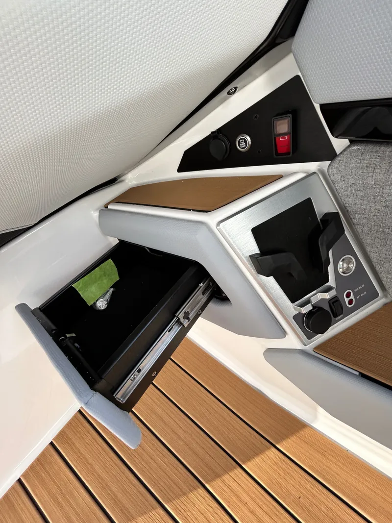 Slide: The Image of MasterCraft X24 2026 - 33