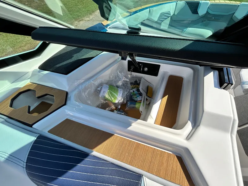 Slide: The Image of MasterCraft X24 2026 - 43