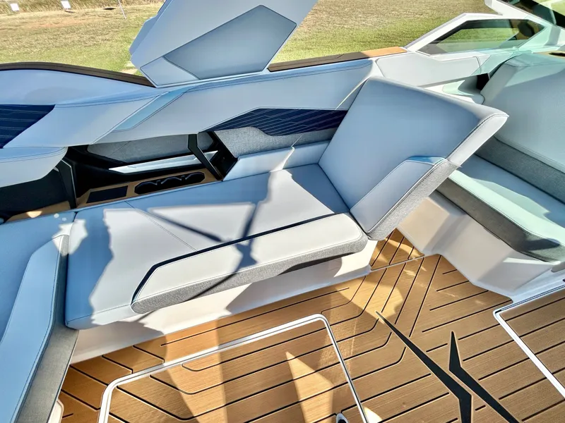 Slide: The Image of MasterCraft X24 2026 - 60