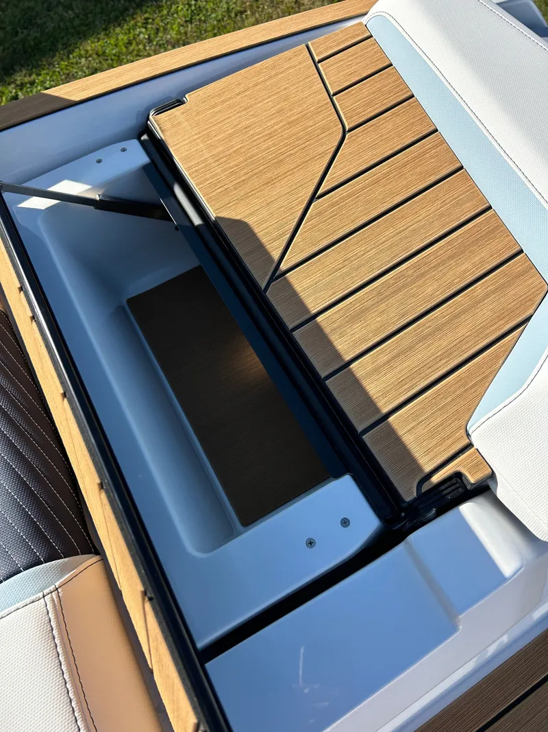 Slide: The Image of MasterCraft X24 2026 - 70