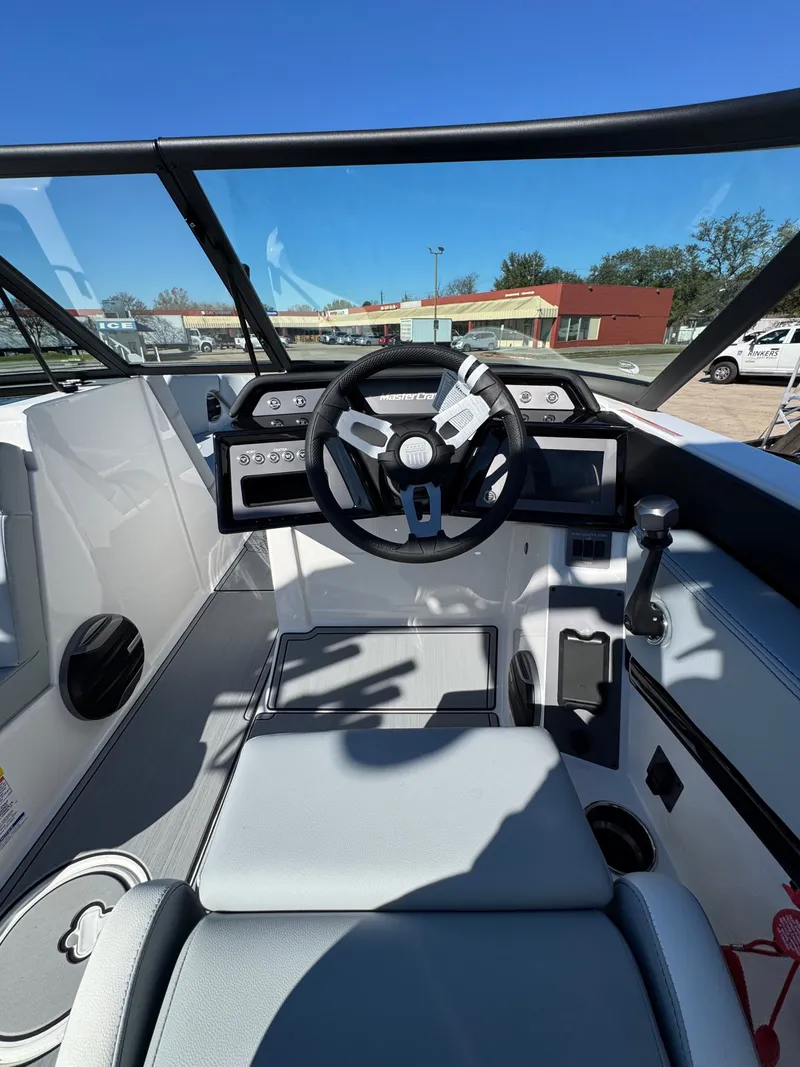 Slide: The Image of MasterCraft NXT24 2026 - 17