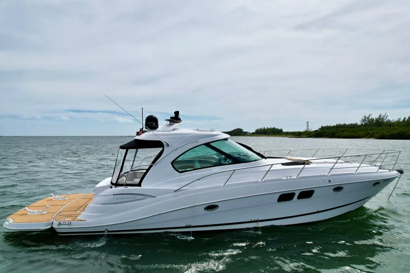 Slide: The Image of 2009 Four Winns V458 yacht on calm water, side view. - 4