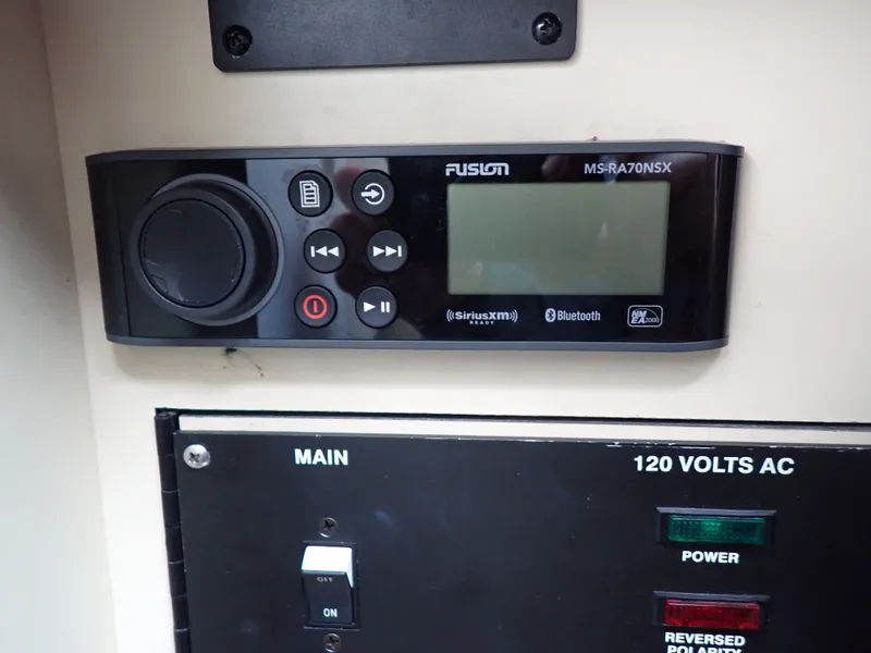 Slide: The Image of Fusion MS-RA70NSX radio on 1998 Sea Ray Sundancer. - 21