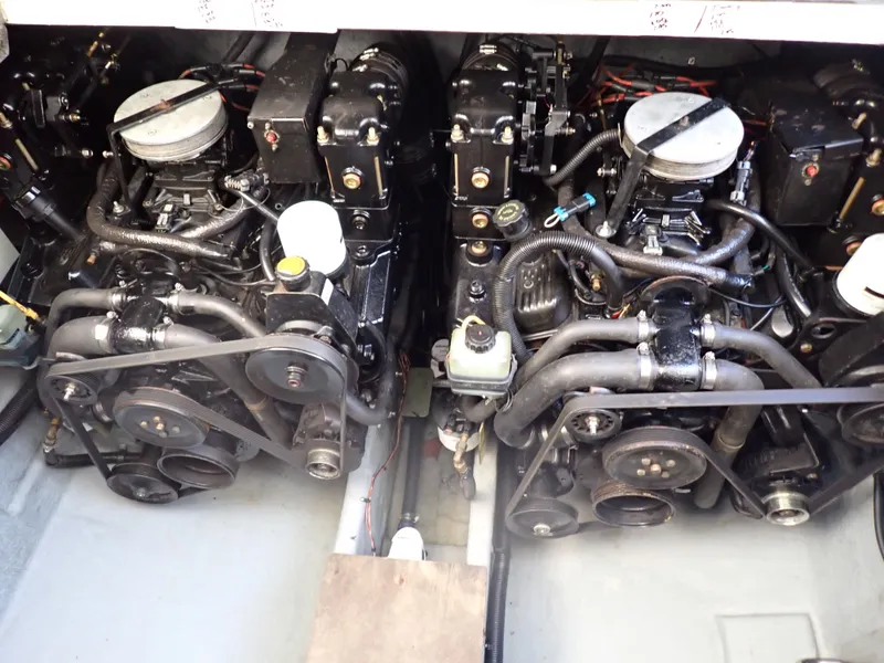 Slide: The Image of Engine compartment of a 1998 Sea Ray Sundancer boat. - 4