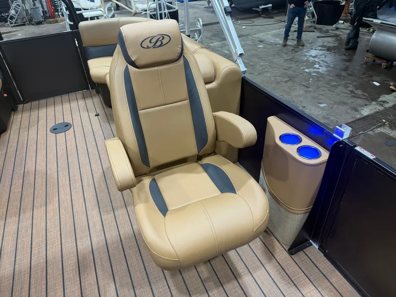 Slide: The Image of Bentley Pontoons Legacy 220 Navigator Quad Lounge & Honda 4-Stroke EFI 2026 - 10