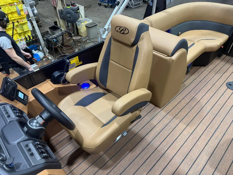 Slide: The Image of Bentley Pontoons Legacy 220 Navigator Quad Lounge & Honda 4-Stroke EFI 2026 - 12