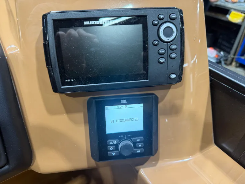 Slide: The Image of Bentley Pontoons Legacy 220 Navigator Quad Lounge & Honda 4-Stroke EFI 2026 - 15