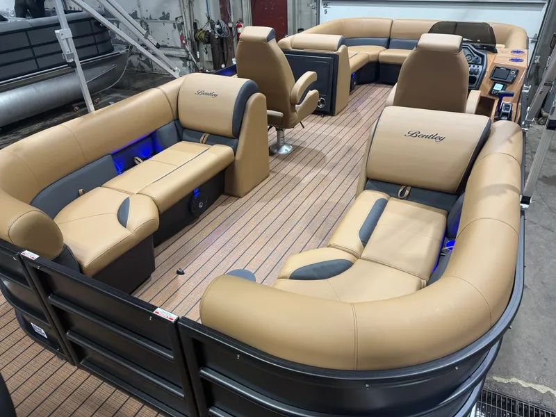 Slide: The Image of Bentley Pontoons Legacy 220 Navigator Quad Lounge & Honda 4-Stroke EFI 2026 - 20