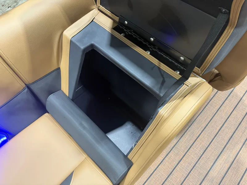 Slide: The Image of Bentley Pontoons Legacy 220 Navigator Quad Lounge & Honda 4-Stroke EFI 2026 - 23