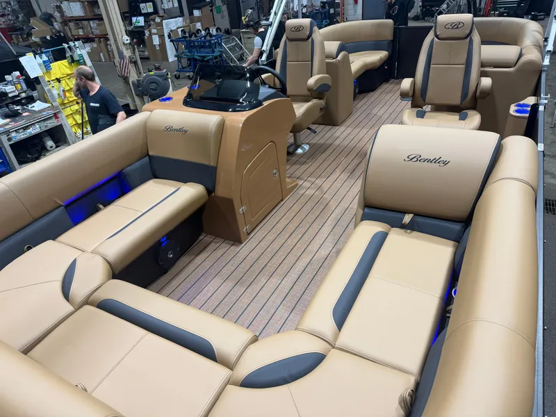 Slide: The Image of Bentley Pontoons Legacy 220 Navigator Quad Lounge & Honda 4-Stroke EFI 2026 - 30