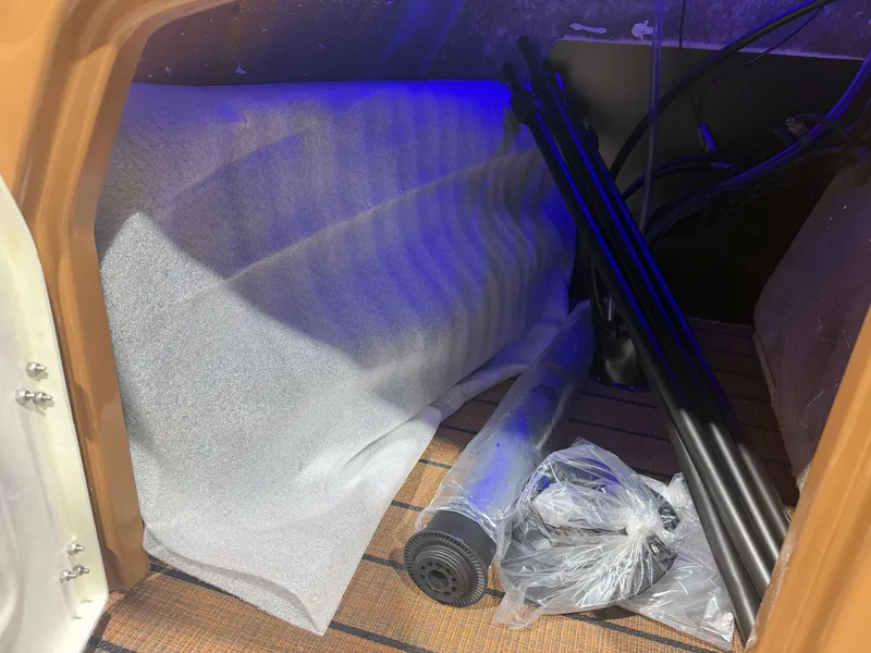 Slide: The Image of Bentley Pontoons Legacy 220 Navigator Quad Lounge & Honda 4-Stroke EFI 2026 - 32