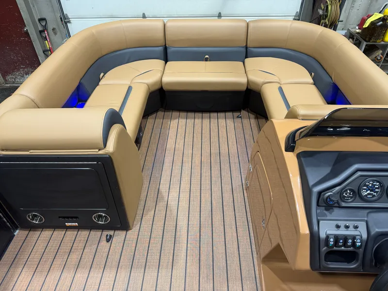 Slide: The Image of Bentley Pontoons Legacy 220 Navigator Quad Lounge & Honda 4-Stroke EFI 2026 - 34