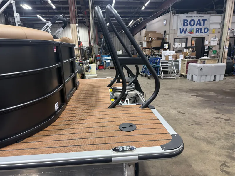 Slide: The Image of Bentley Pontoons Legacy 220 Navigator Quad Lounge & Honda 4-Stroke EFI 2026 - 39