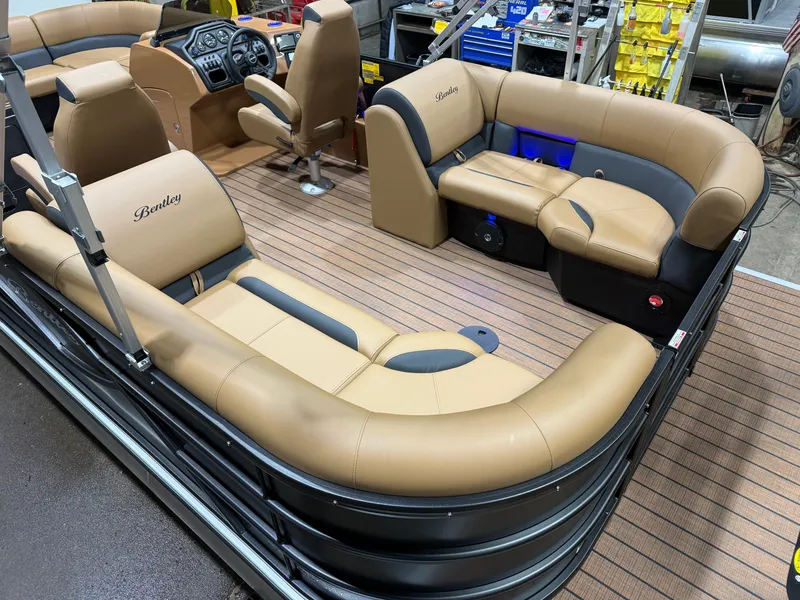 Slide: The Image of Bentley Pontoons Legacy 220 Navigator Quad Lounge & Honda 4-Stroke EFI 2026 - 4