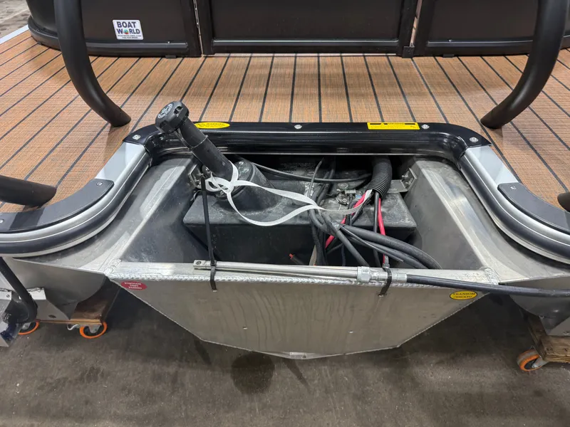 Slide: The Image of Bentley Pontoons Legacy 220 Navigator Quad Lounge & Honda 4-Stroke EFI 2026 - 41